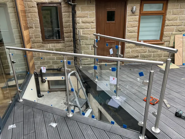 Glass balustrade deck detail